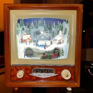 Musical Vintage TV Christmas Train